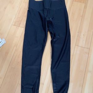 Carbon 38 Black Leggings